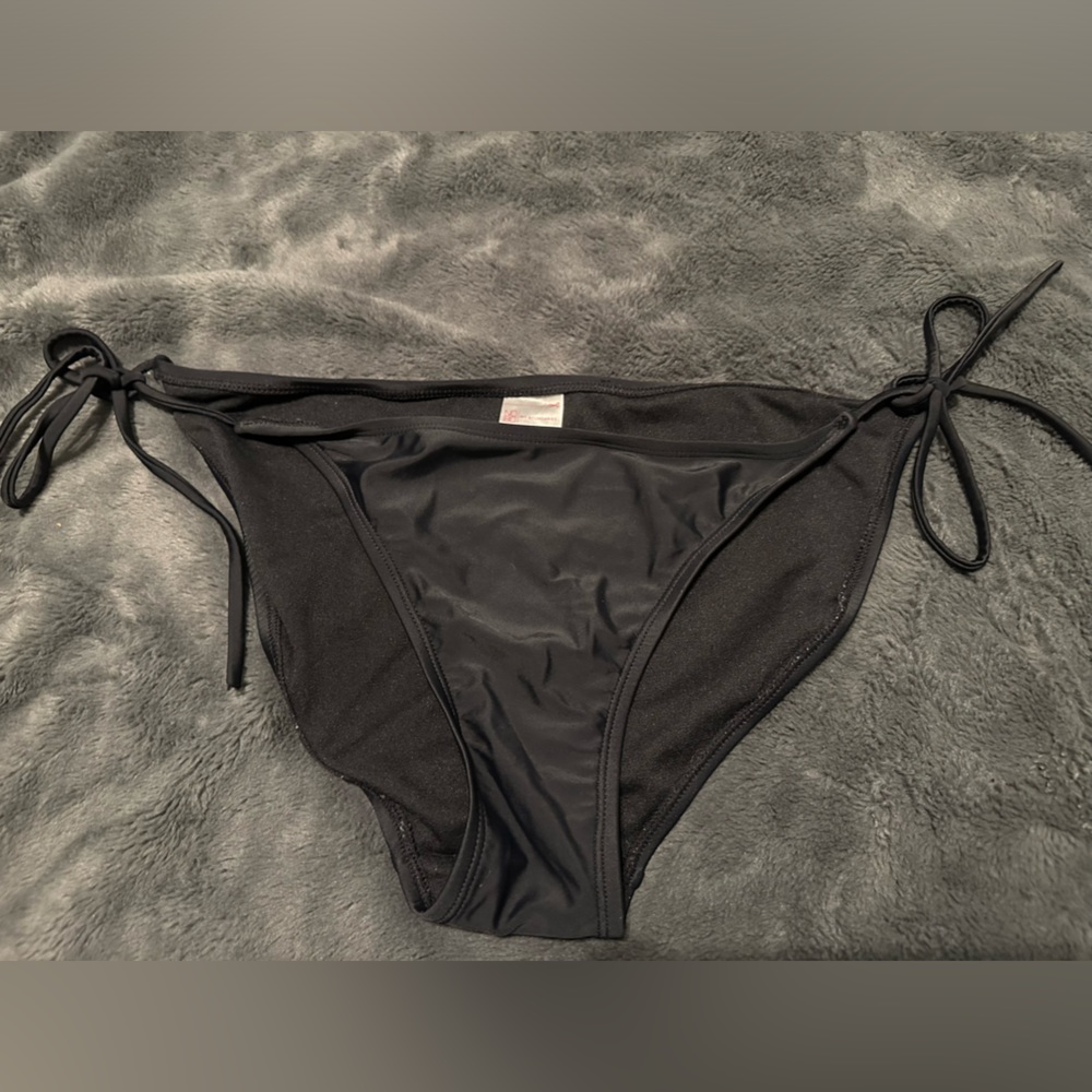 Black side string bikini bottoms sz 11/13